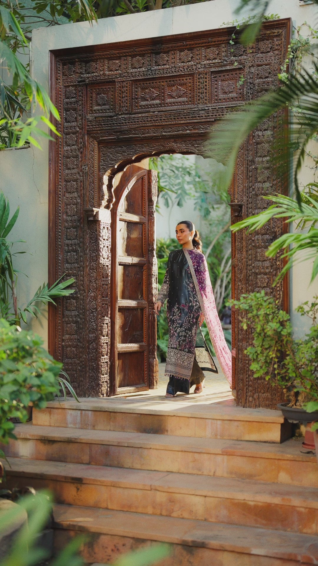 Load video: Zinara (Pre-Order)